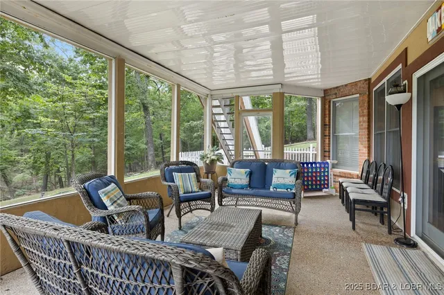 $949,900 | 228 East Lake Court, Sunrise Beach, MO 65079