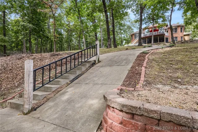 $949,900 | 228 East Lake Court, Sunrise Beach, MO 65079