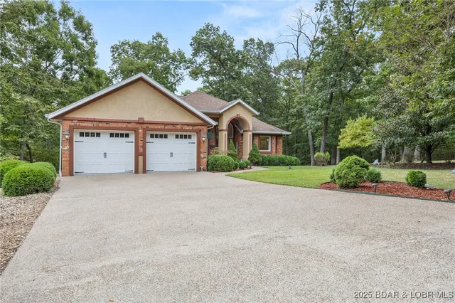 $949,900 | 228 East Lake Court, Sunrise Beach, MO 65079