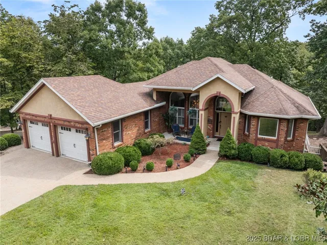 $949,900 | 228 East Lake Court, Sunrise Beach, MO 65079