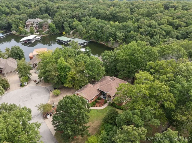 $949,900 | 228 East Lake Court, Sunrise Beach, MO 65079