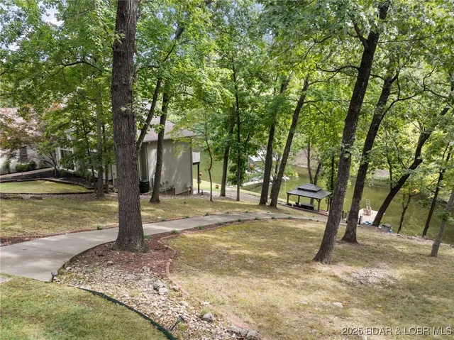 $949,900 | 228 East Lake Court, Sunrise Beach, MO 65079