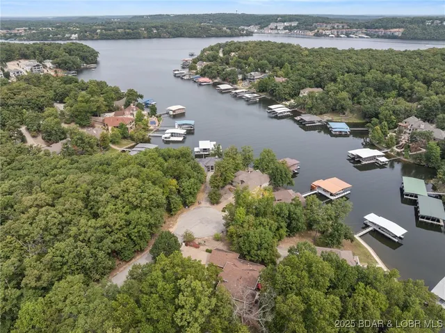 $949,900 | 228 East Lake Court, Sunrise Beach, MO 65079