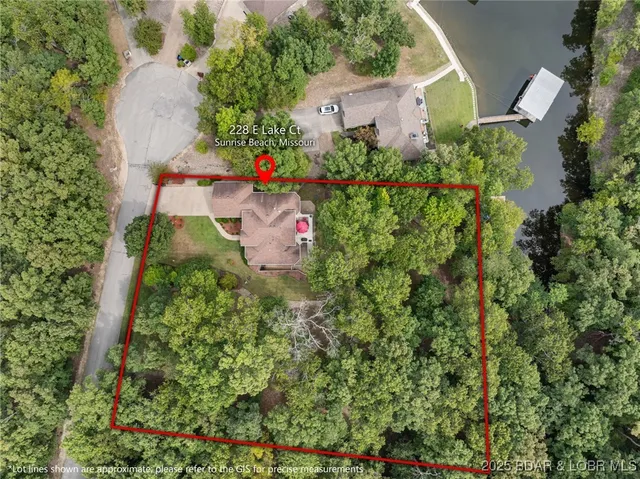 $949,900 | 228 East Lake Court, Sunrise Beach, MO 65079