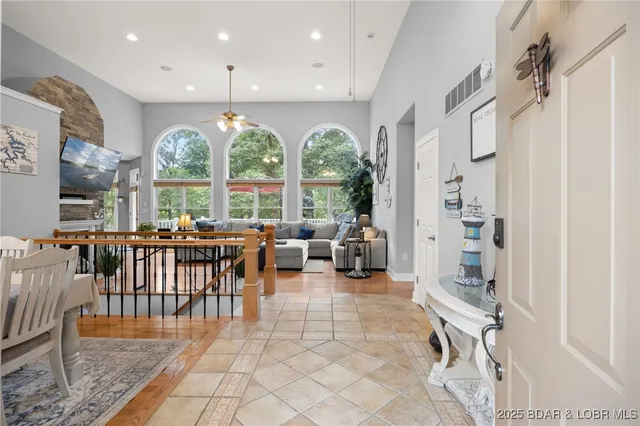 $949,900 | 228 East Lake Court, Sunrise Beach, MO 65079