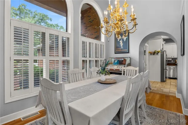 $949,900 | 228 East Lake Court, Sunrise Beach, MO 65079