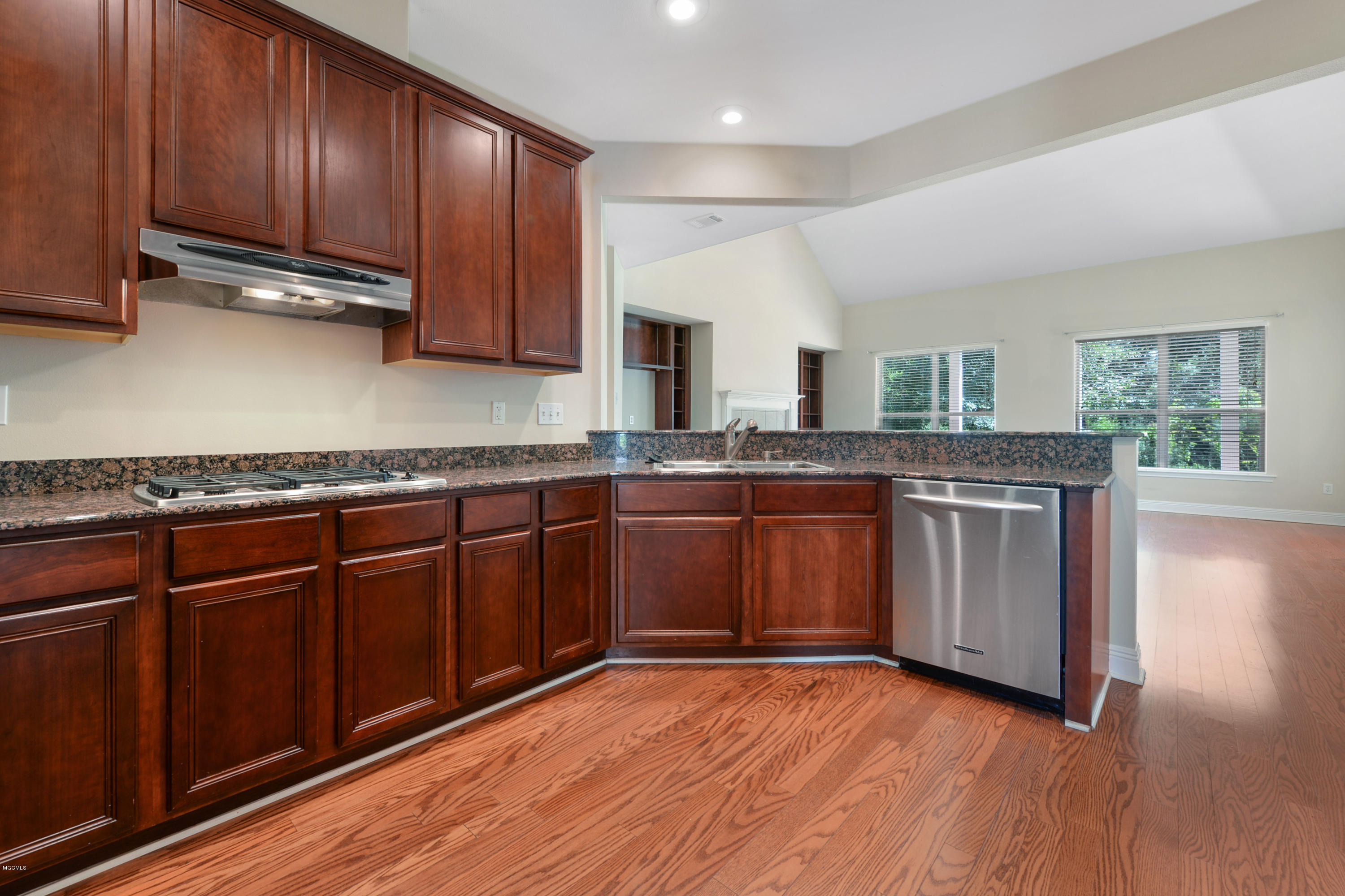 7813 Clamshell Avenue Ocean Springs, MS 39564 - Photo 12 of 35 012