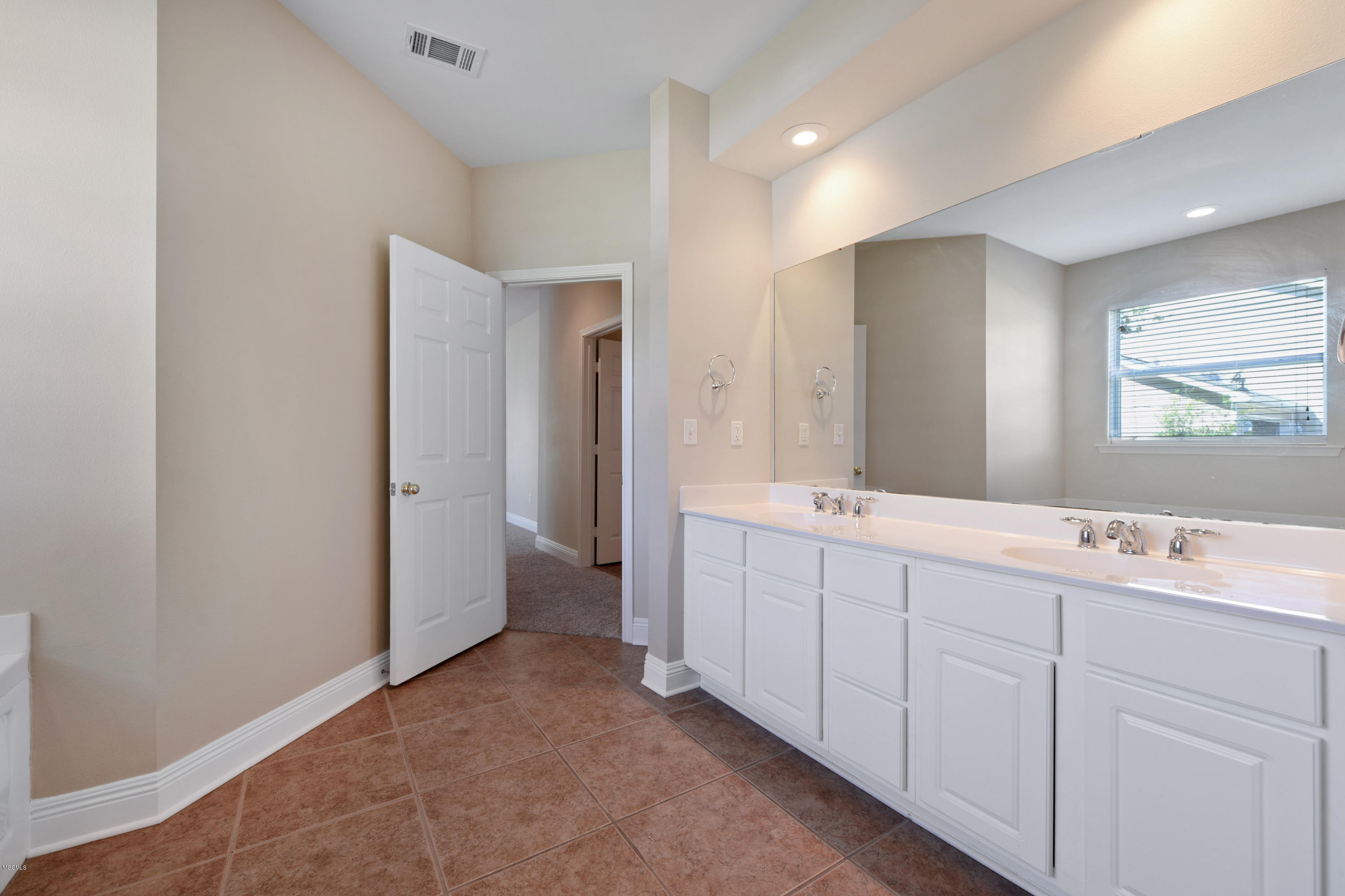 7813 Clamshell Avenue Ocean Springs, MS 39564 - Photo 16 of 35 016
