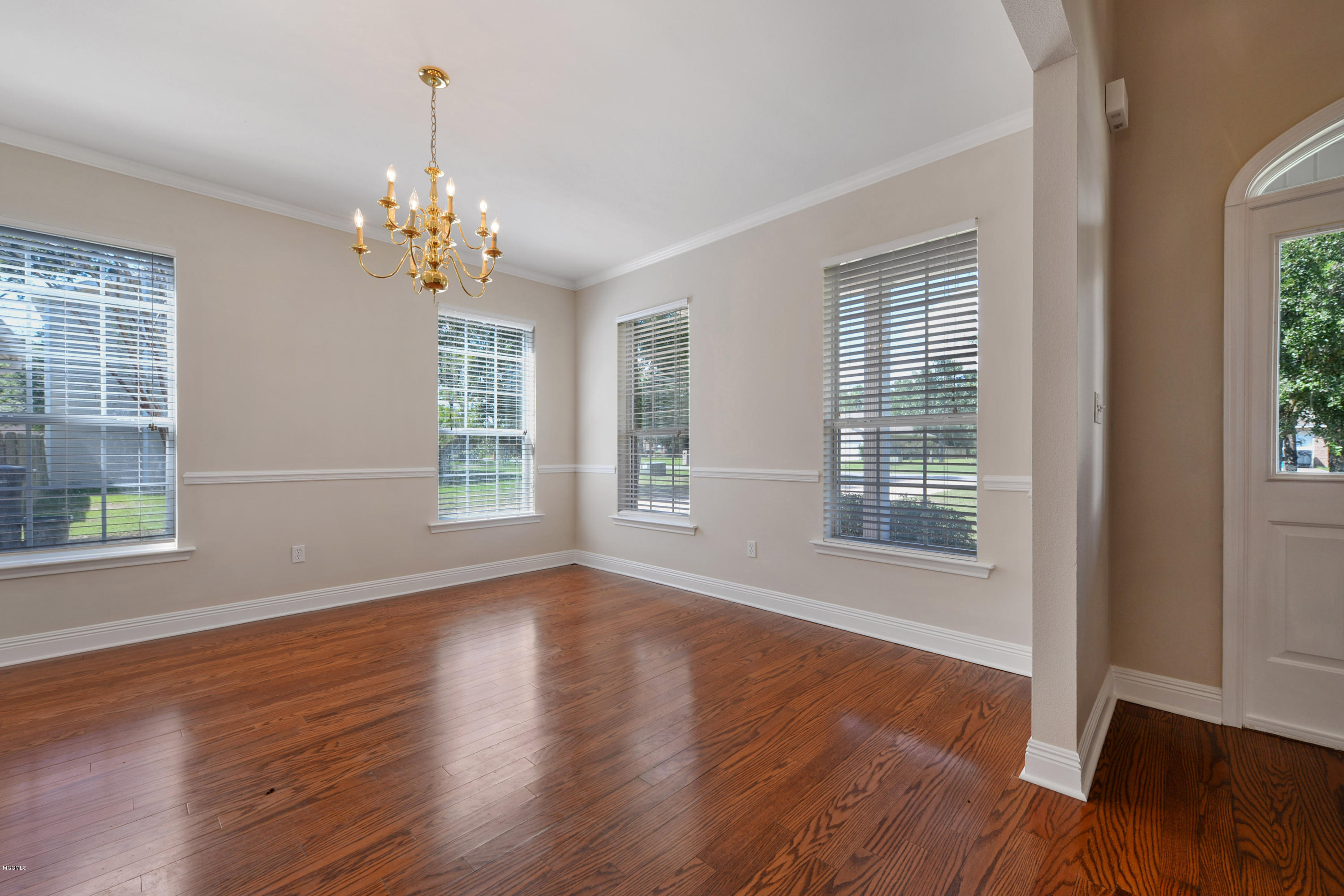 7813 Clamshell Avenue Ocean Springs, MS 39564 - Photo 4 of 35 004
