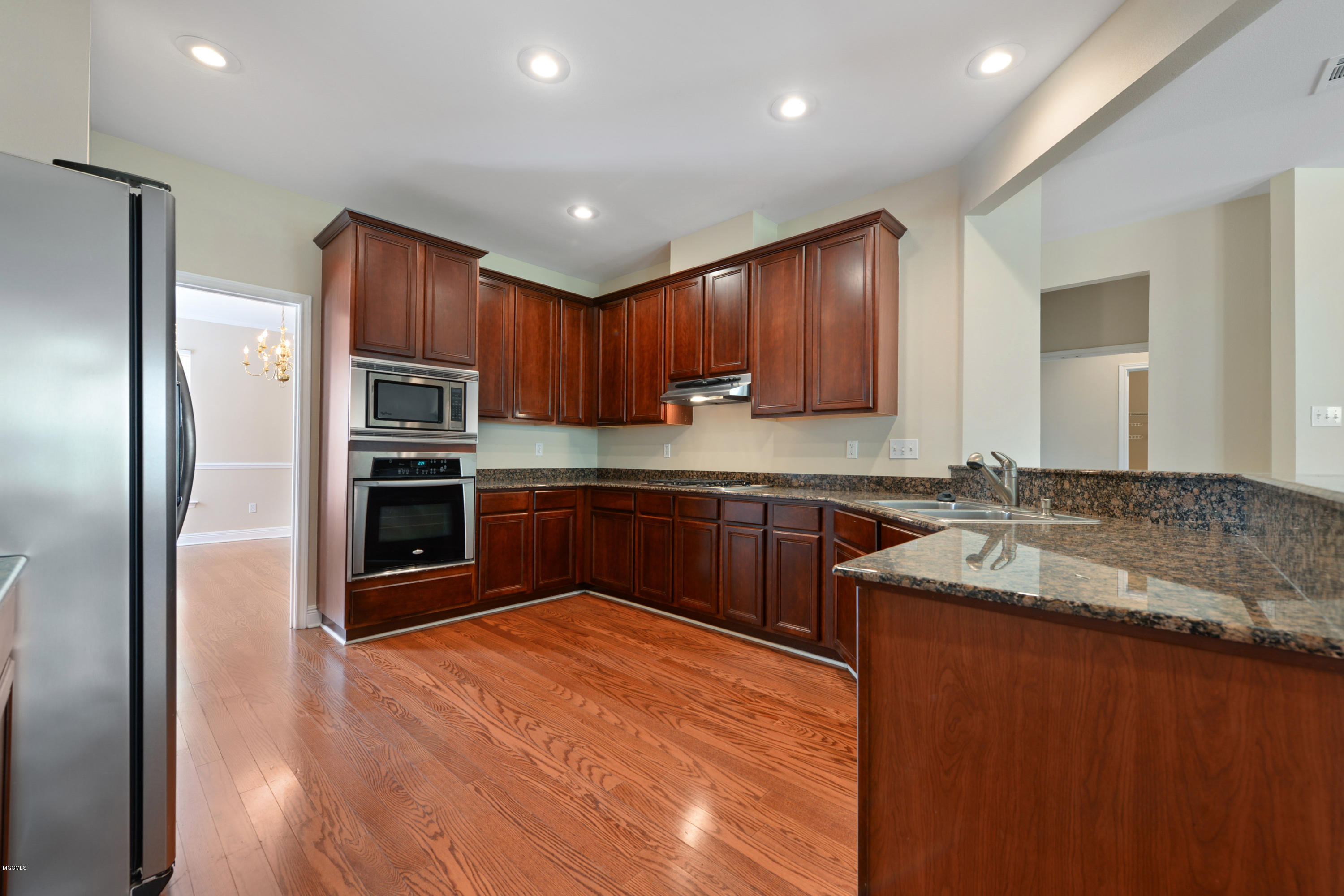 7813 Clamshell Avenue Ocean Springs, MS 39564 - Photo 10 of 35 010