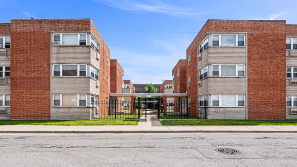 $149,990 | 2411 West Balmoral Avenue, Unit 3B, Chicago, IL 60625