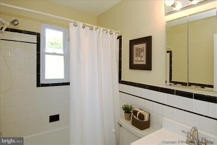 9819 Rosensteel Avenue Silver Spring, MD 20910 - Photo 12 of 30 Bath (Master)