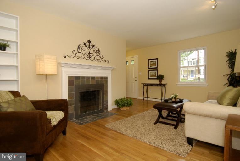 9819 Rosensteel Avenue Silver Spring, MD 20910 - Photo 18 of 30 Living Room