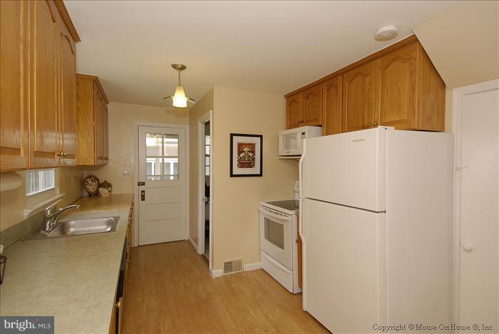 9819 Rosensteel Avenue Silver Spring, MD 20910 - Photo 19 of 30 Kitchen