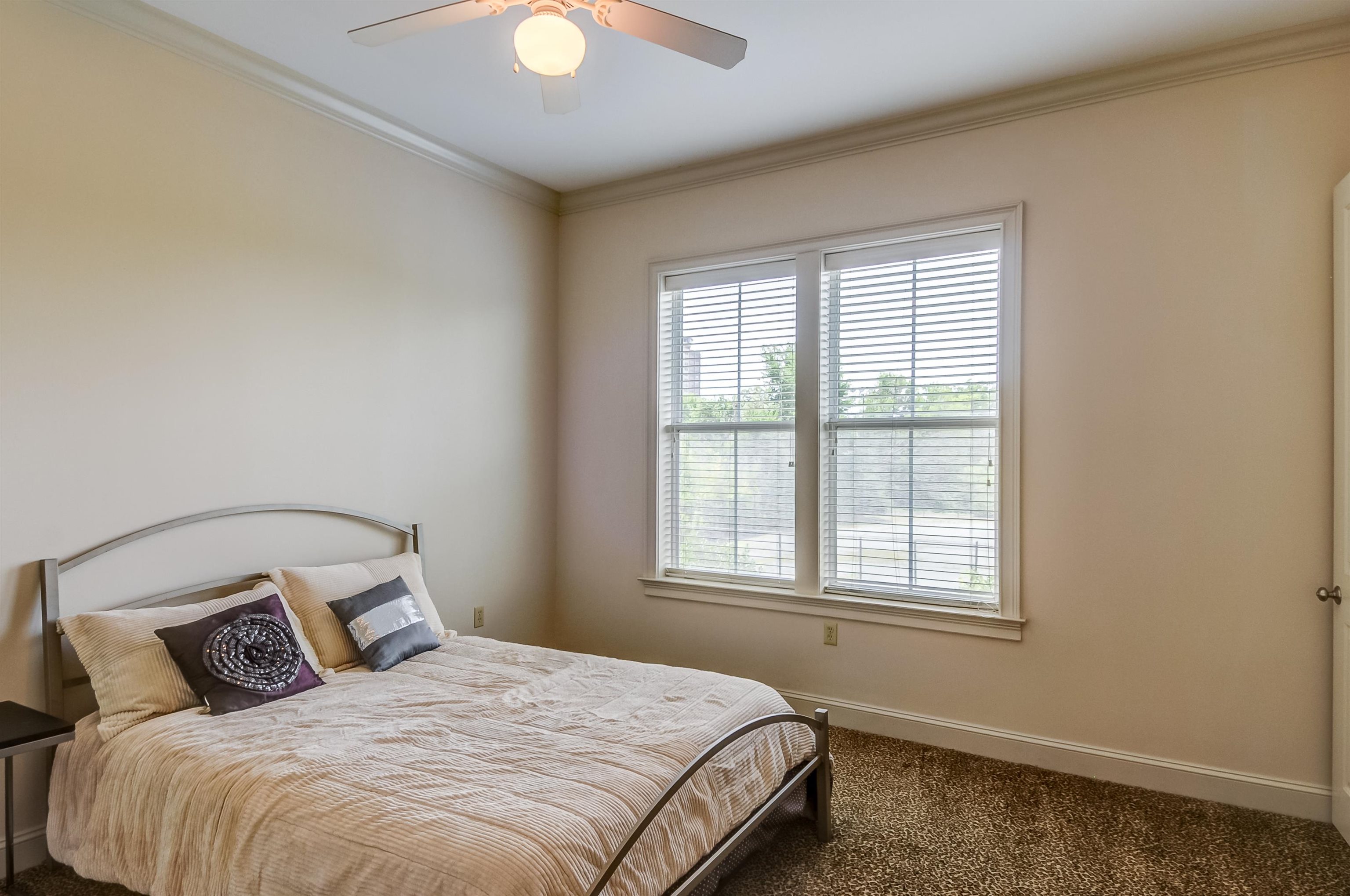 591 Lexington Road, Unit 303 Memphis, TN 38117 - Photo 26 of 34 a bedroom with a bed and a window