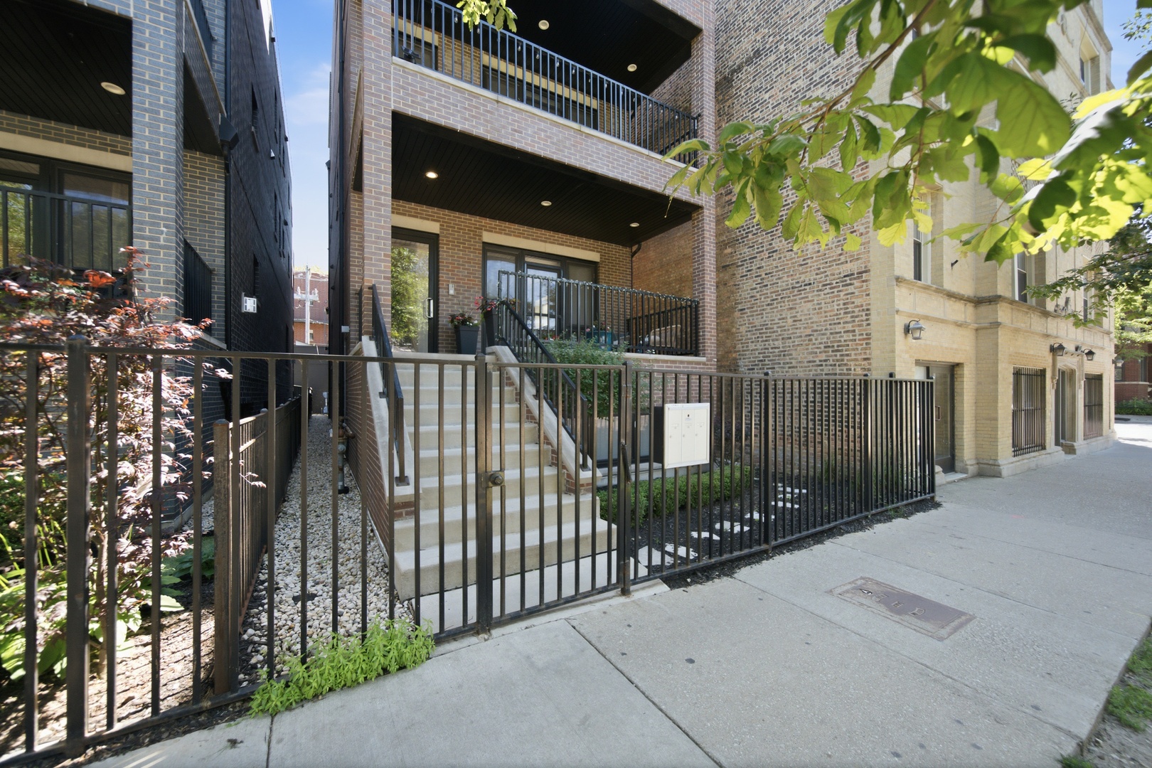 1145 West Addison Street, Unit 3 Chicago, IL 60613 - Photo 2 of 25