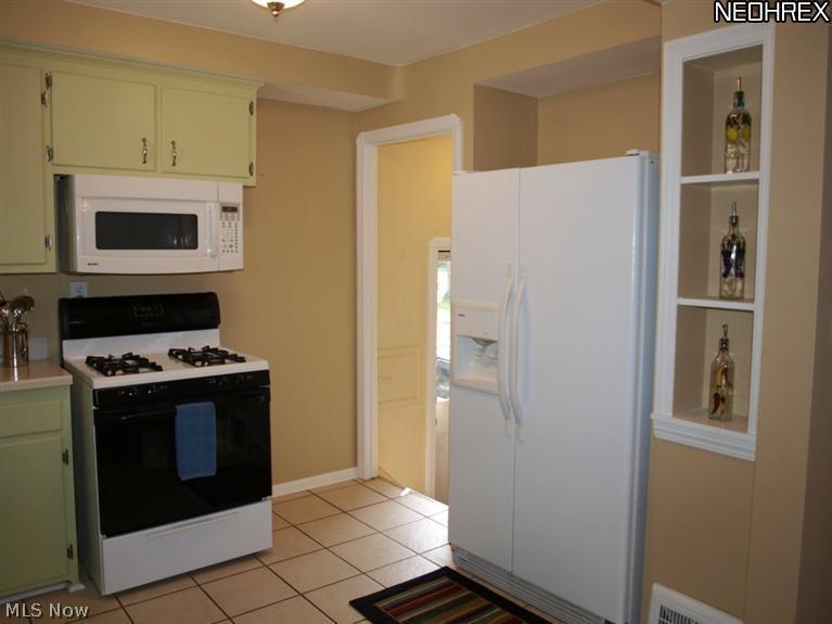 1577 Wood Road Cleveland, OH 44121 - Photo 12 of 25 All kitchen appliances included. Doorway to side entrance and basement