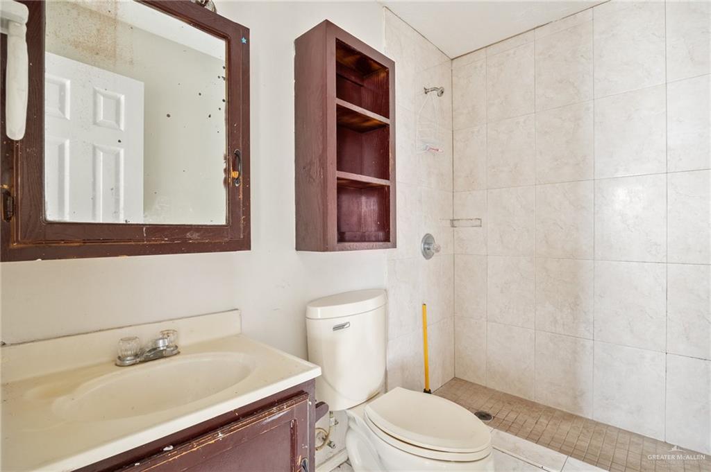 201 Fresno Avenue Roma, TX 78584 - Photo 9 of 20 a bathroom with a sink a toilet and shower
