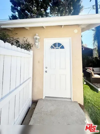 $1,950 | 18002 Collins Street, Encino, CA 91316