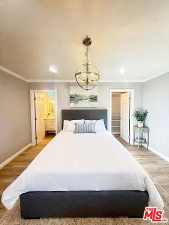 $1,950 | 18002 Collins Street, Encino, CA 91316