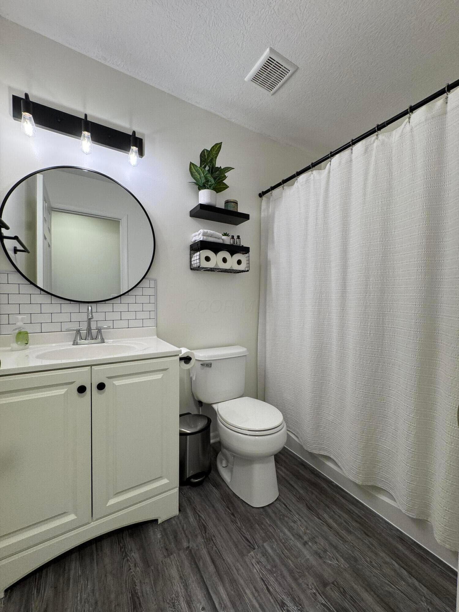 492 Autumn Ridge Circle Pickerington, OH 43147 - Photo 20 of 31 Bathroom upstairs hallway