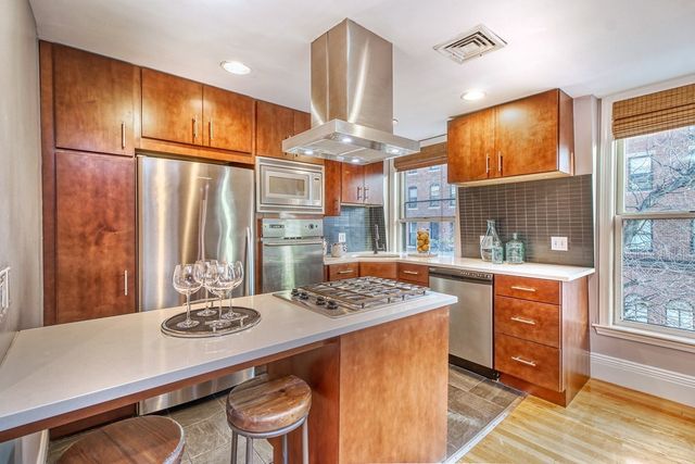 $1,180,000 | 356 Marlborough Street, Unit 4, Boston, MA 02115