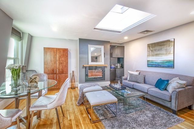 $1,180,000 | 356 Marlborough Street, Unit 4, Boston, MA 02115