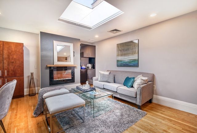 $1,180,000 | 356 Marlborough Street, Unit 4, Boston, MA 02115