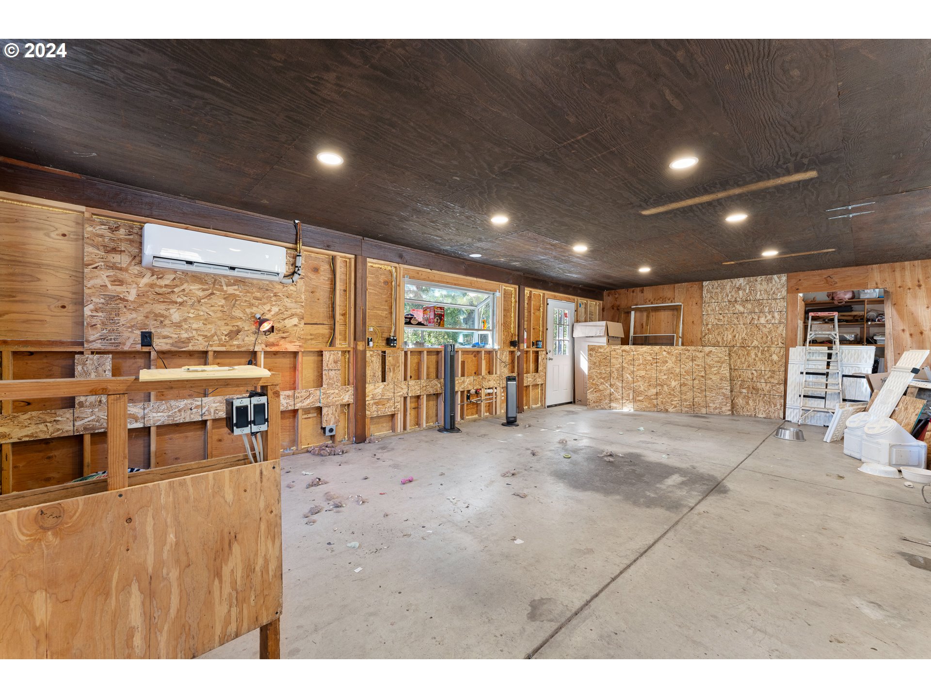 1587 Kincaid Road Williams, OR 97544 - Photo 12 of 44 Gallery Image 12