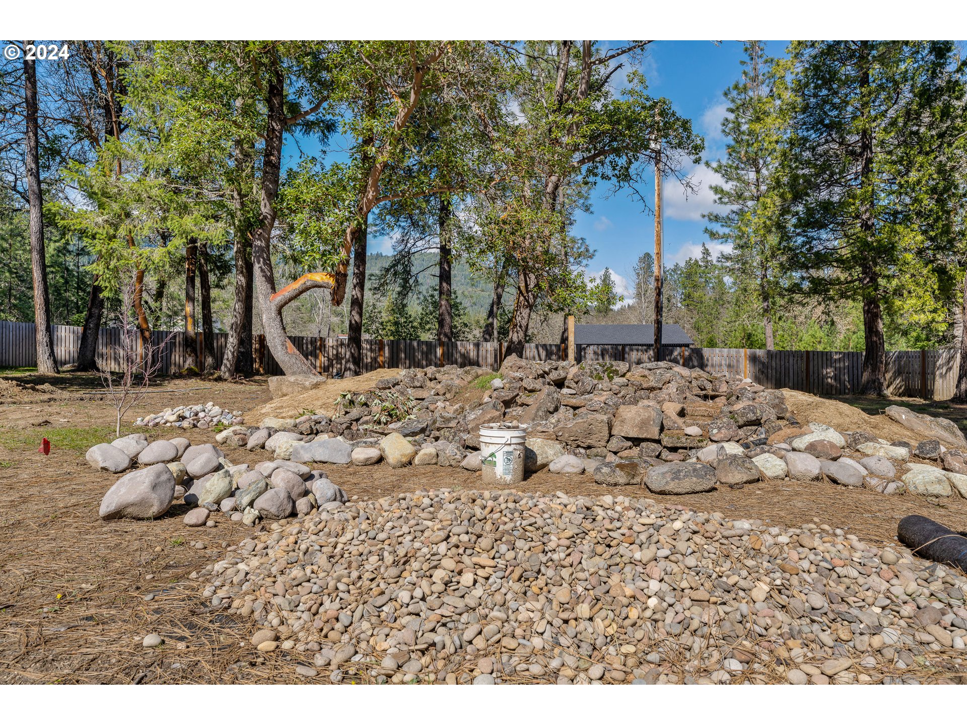 1587 Kincaid Road Williams, OR 97544 - Photo 17 of 44 Gallery Image 17