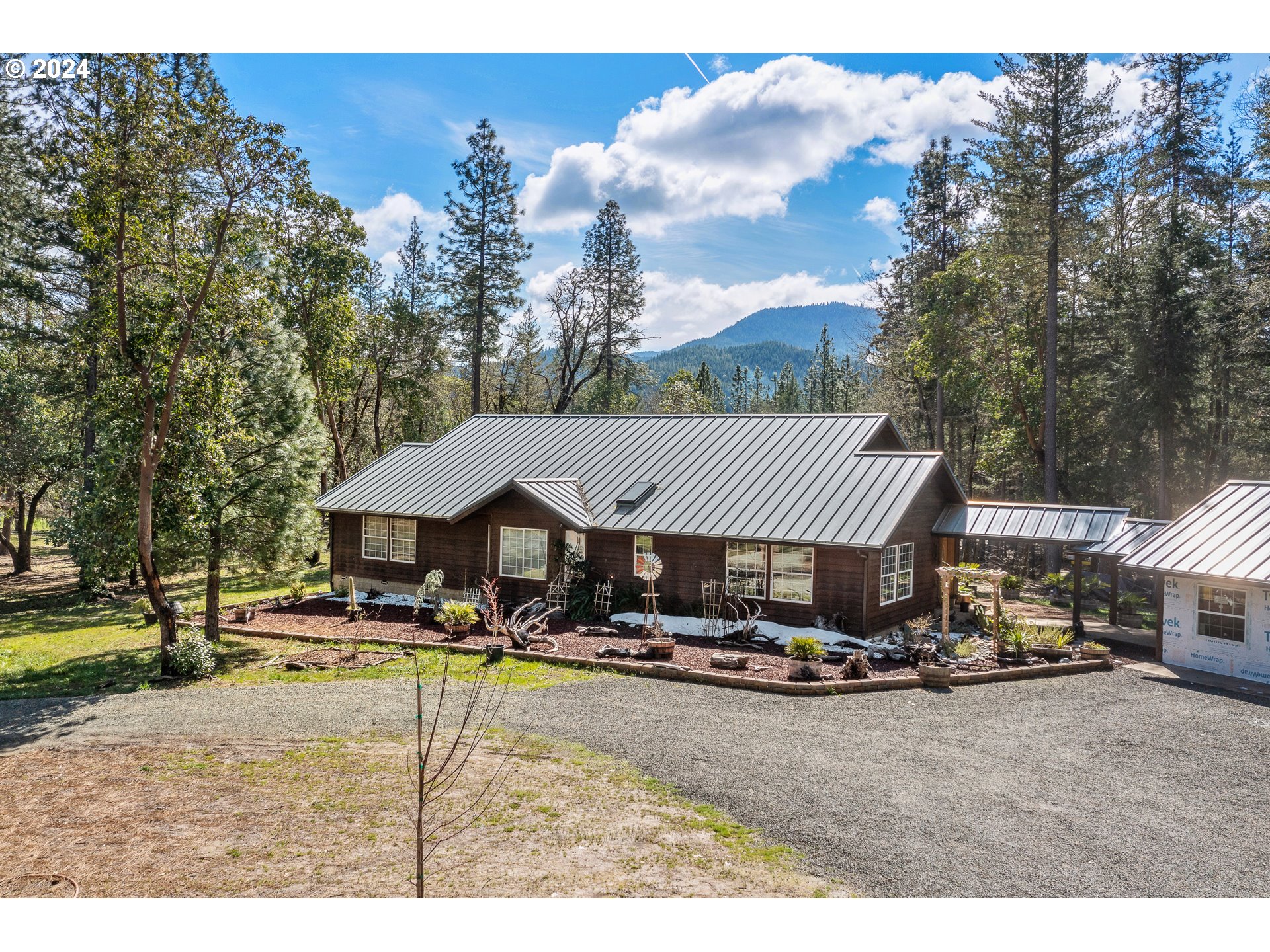 1587 Kincaid Road Williams, OR 97544 - Photo 2 of 44 Gallery Image 2