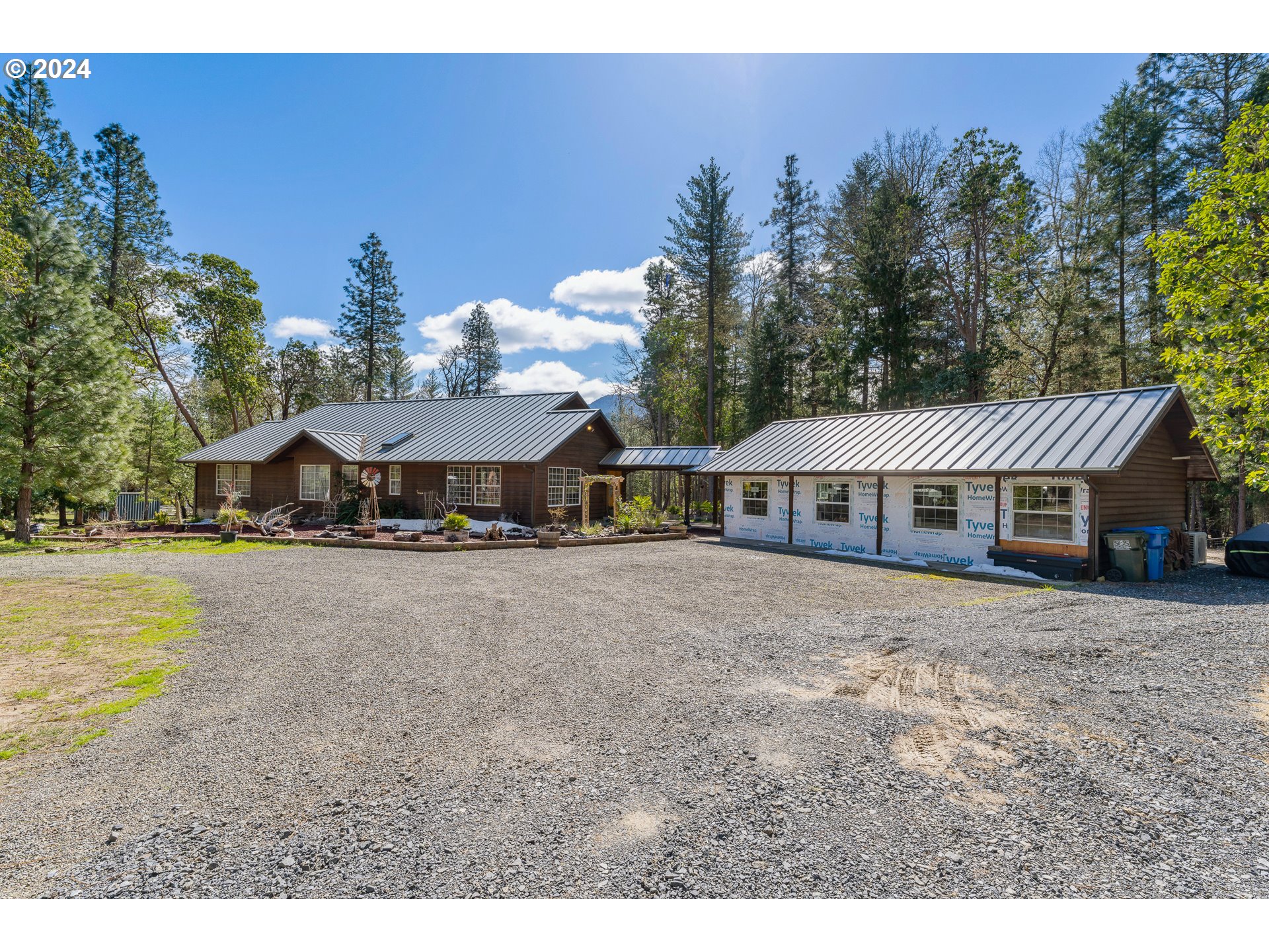1587 Kincaid Road Williams, OR 97544 - Photo 3 of 44 Gallery Image 3