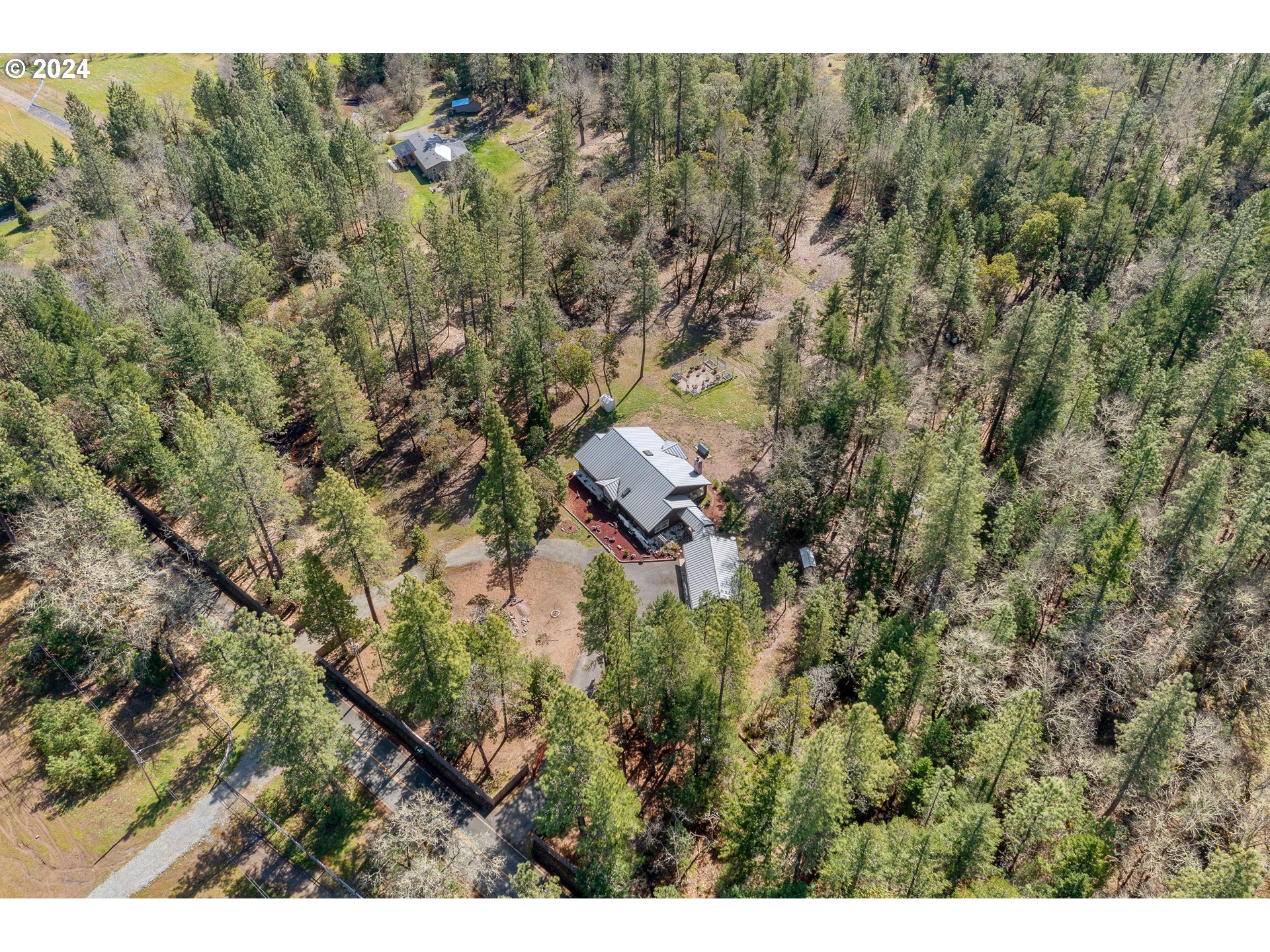 1587 Kincaid Road Williams, OR 97544 - Photo 40 of 44 Gallery Image 40