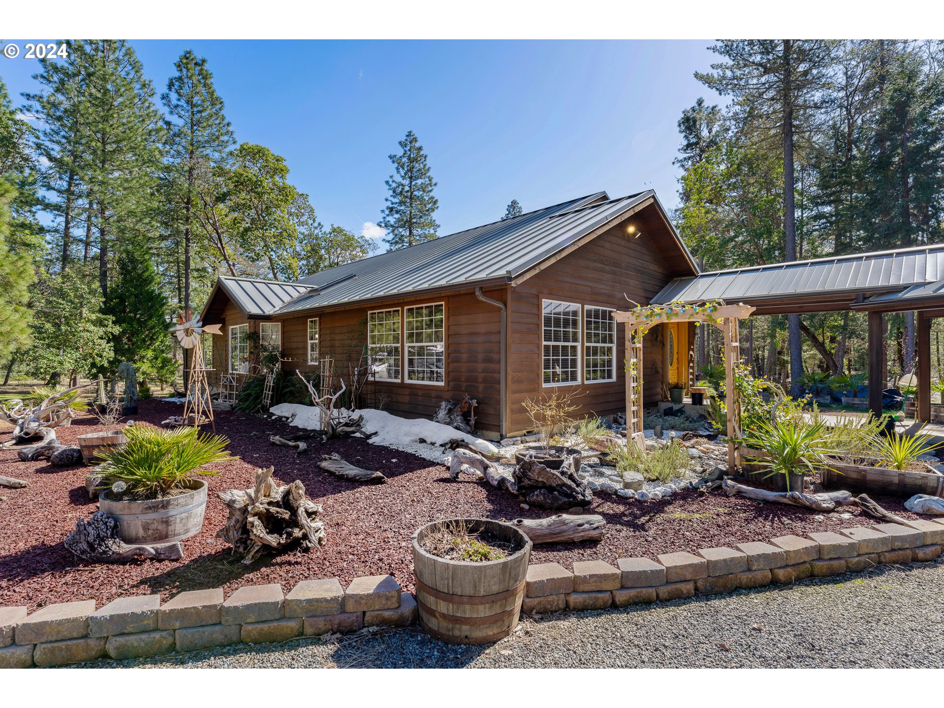 1587 Kincaid Road Williams, OR 97544 - Photo 5 of 44 Gallery Image 5