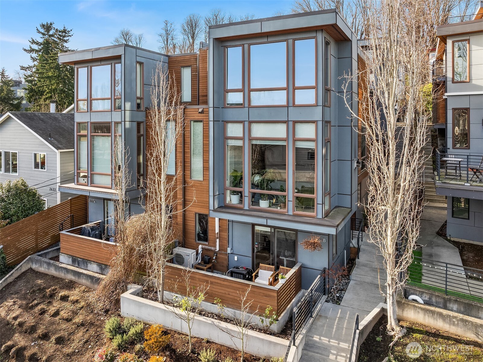 2635 22nd Avenue West, Unit B Seattle, WA 98199 - Photo 1 of 29