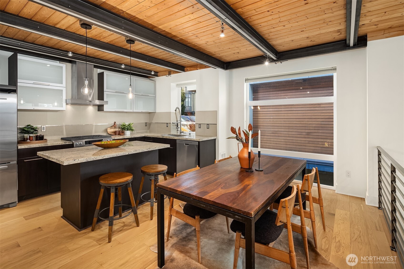 2635 22nd Avenue West, Unit B Seattle, WA 98199 - Photo 15 of 29