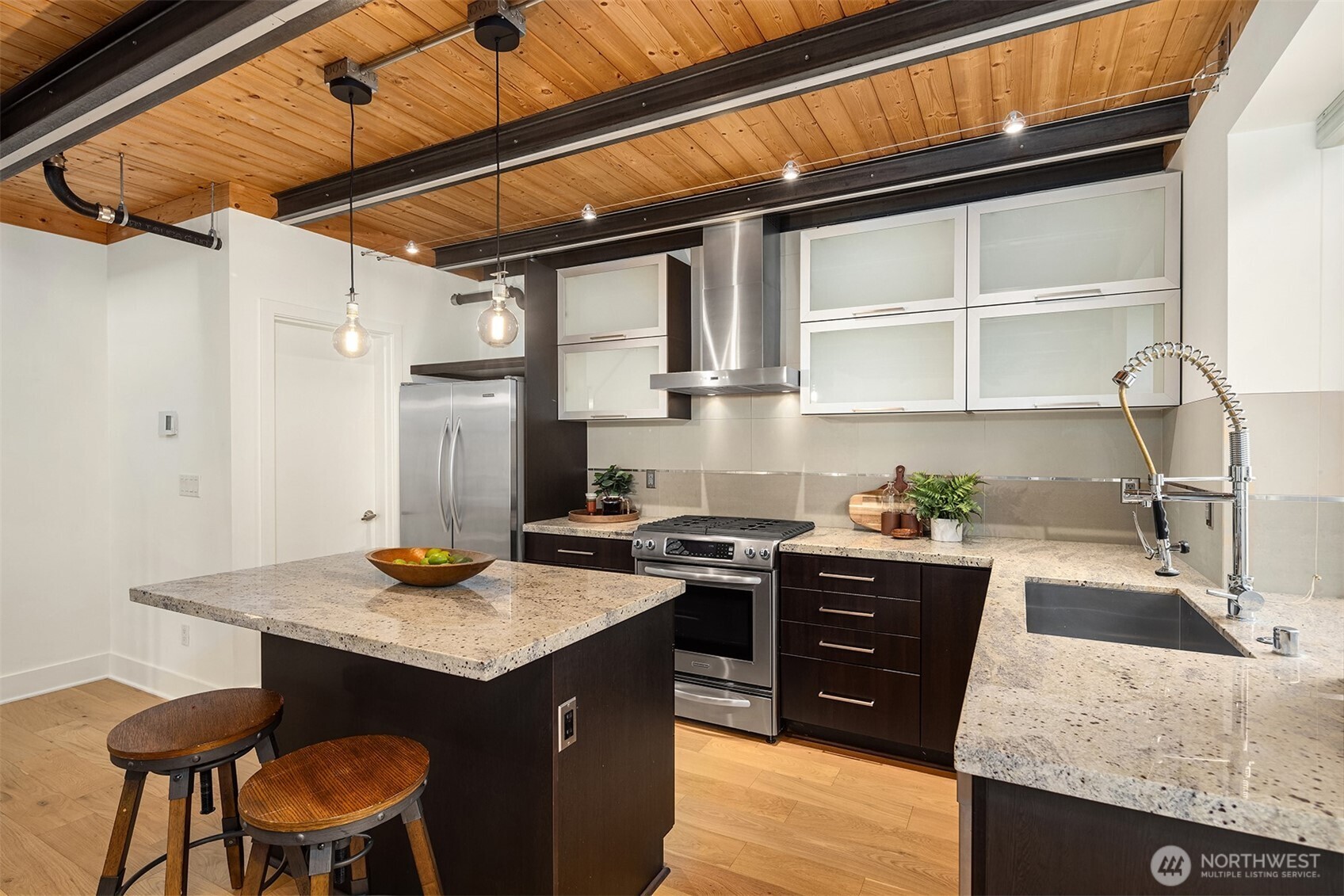 2635 22nd Avenue West, Unit B Seattle, WA 98199 - Photo 17 of 29