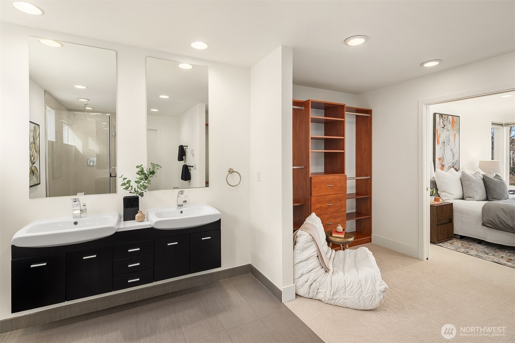 2635 22nd Avenue West, Unit B Seattle, WA 98199 - Photo 8 of 29