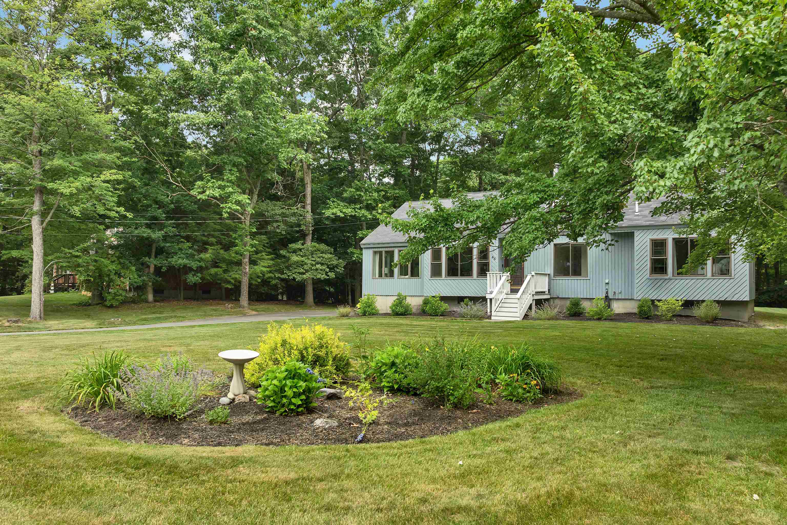 43 Redfield Circle Derry, NH 03038 - Photo 2 of 58
