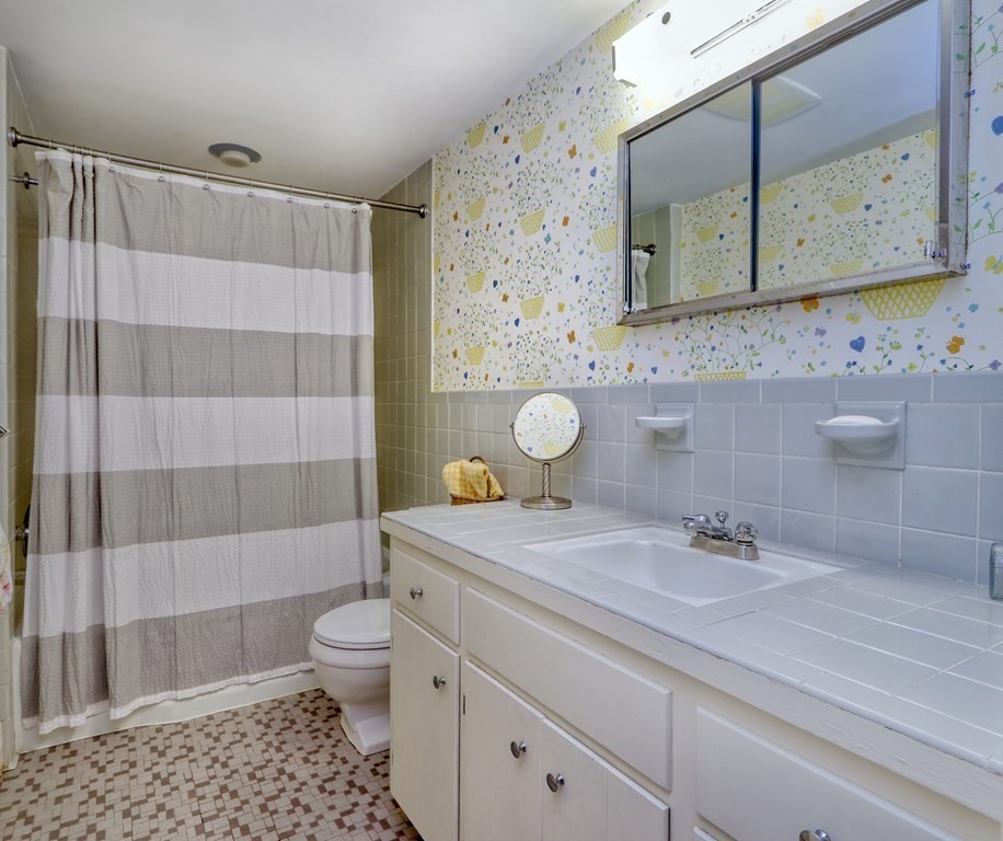 90 Cherry Brook Road Weston, MA 02493 - Photo 14 of 31