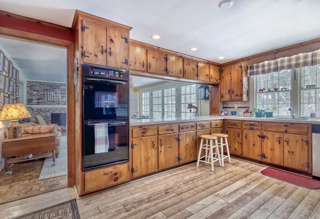 90 Cherry Brook Road Weston, MA 02493 - Photo 6 of 31