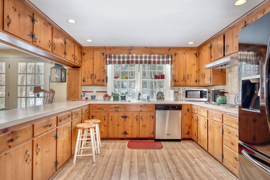 90 Cherry Brook Road Weston, MA 02493 - Photo 7 of 31