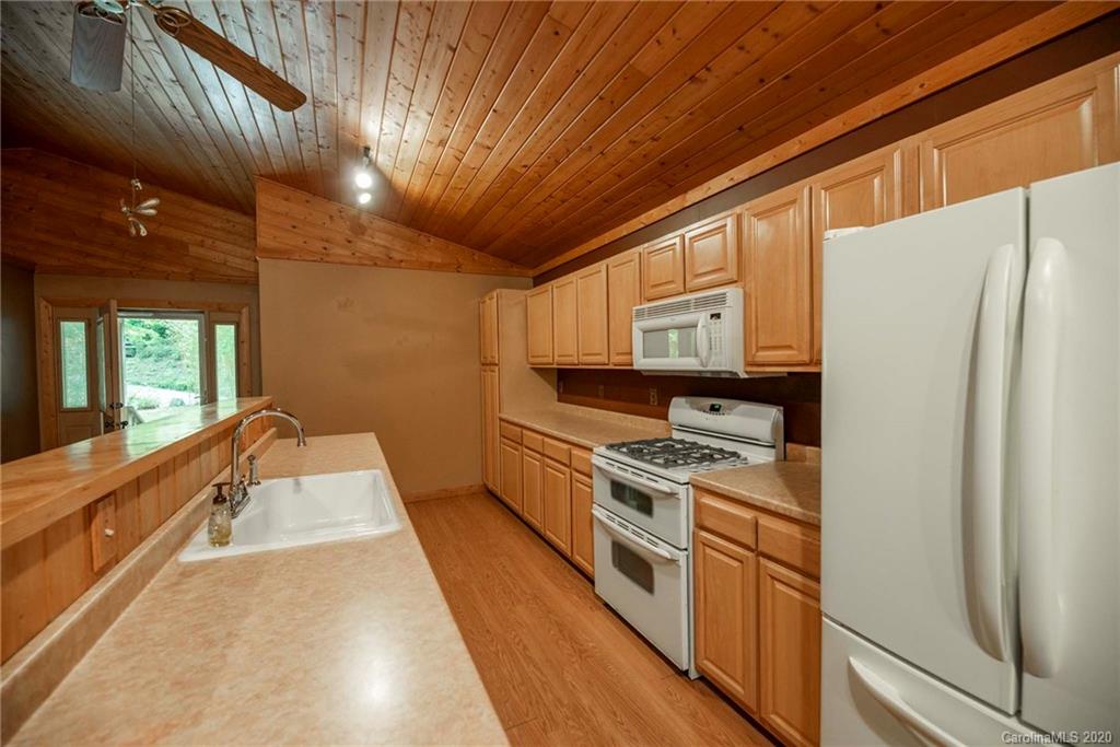 563 Line Runner Ridge Road Rosman, NC 28772 - Photo 18 of 35 Gallery Image 18