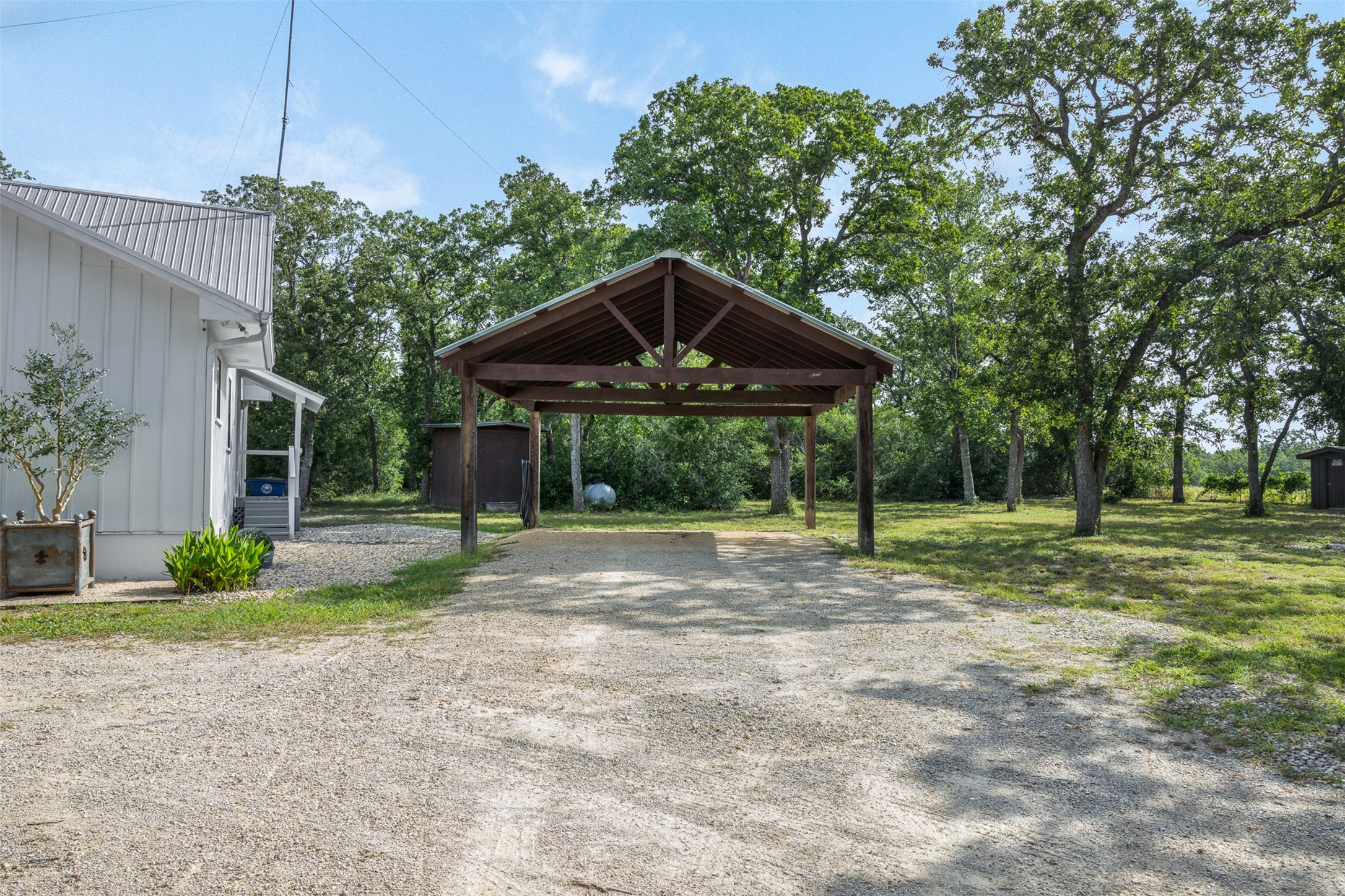 6811 Mockingbird Road Flatonia, TX 78941 - Photo 26 of 44 Covered parking