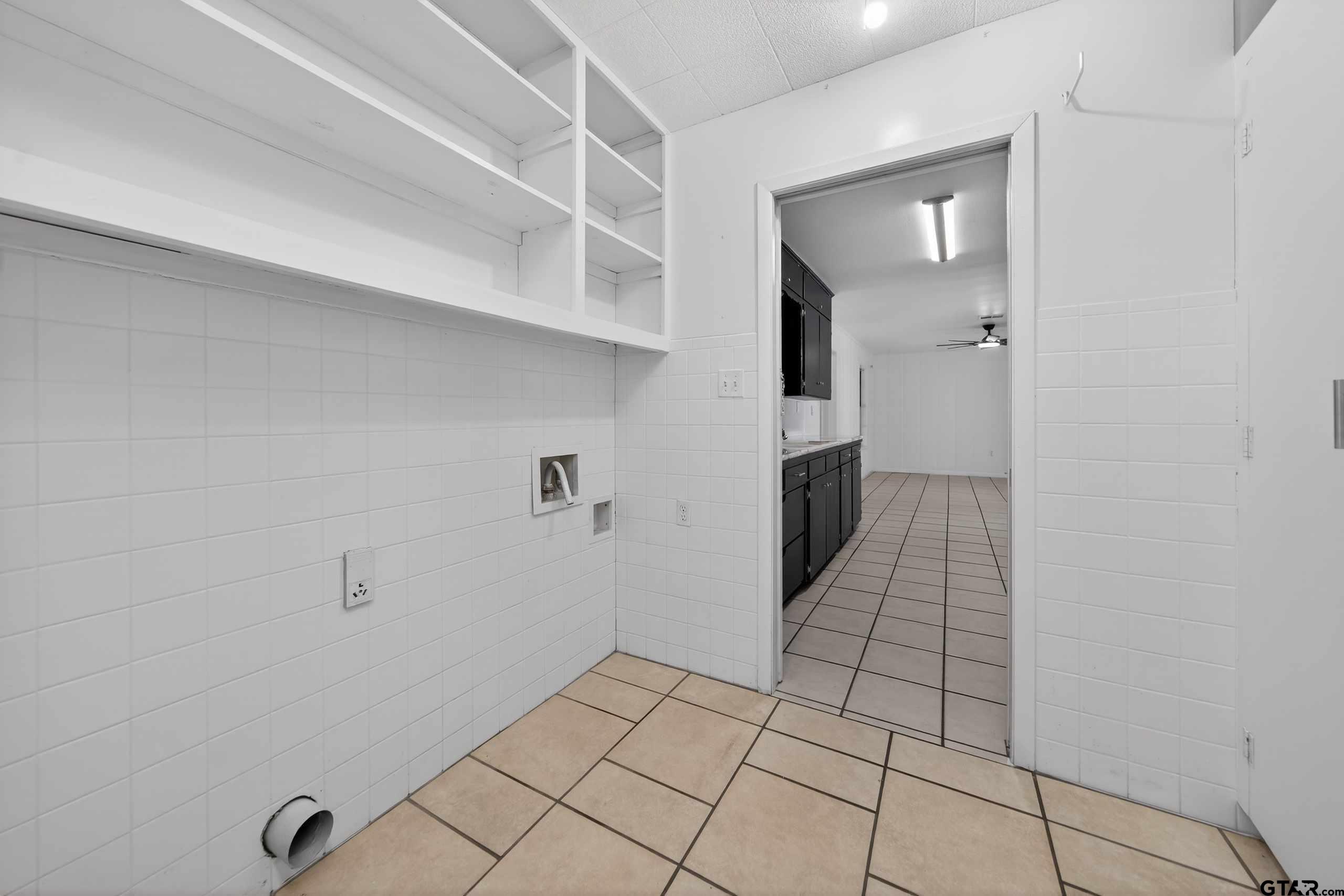 11457 State Highway 64 Tyler, TX 75707 - Photo 35 of 43 a view of a hallway with closet