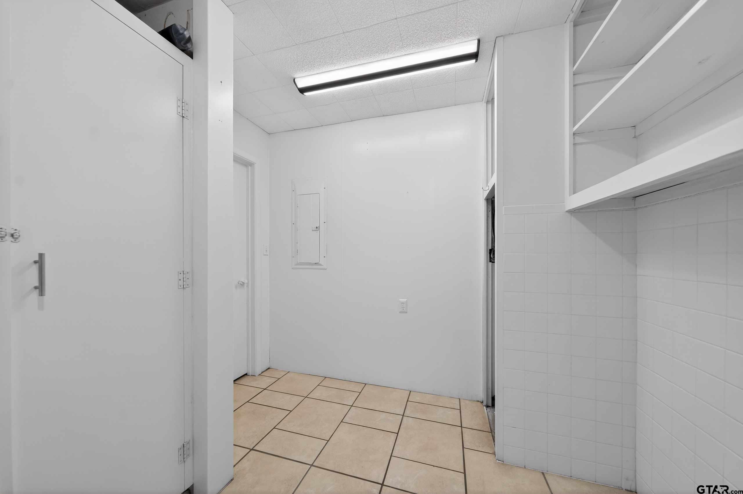 11457 State Highway 64 Tyler, TX 75707 - Photo 43 of 43 a view of an empty walk in closet
