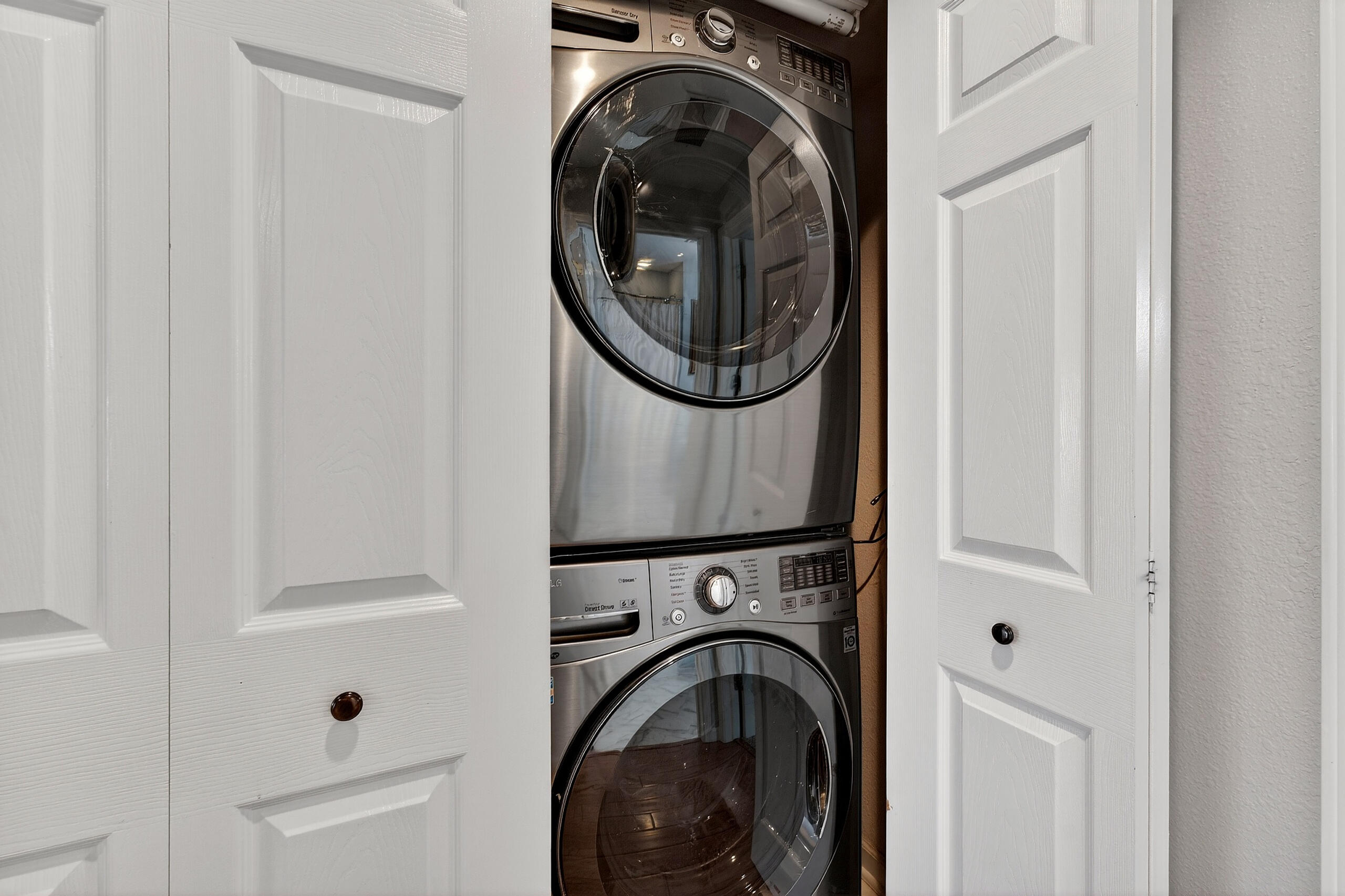 N16-w26593 Tall Reeds Lane, Unit H Pewaukee, WI 53072 - Photo 14 of 35 Newer/Washer Dryer