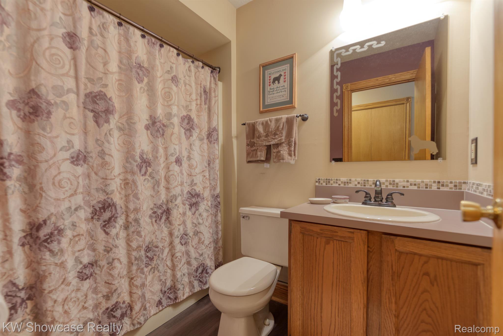 934 County Farm Road Howell, MI 48843 - Photo 25 of 36 1st floor full bath