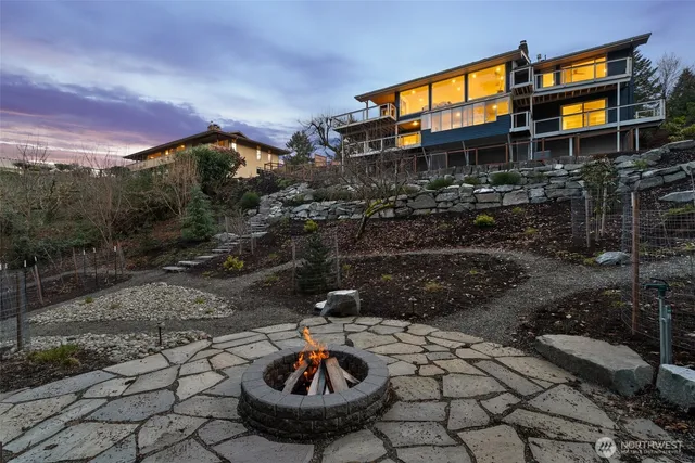 $1,850,000 | 2222 Old Port Court Northwest, Olympia, WA 98502