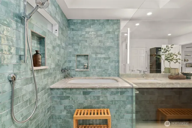 $1,850,000 | 2222 Old Port Court Northwest, Olympia, WA 98502